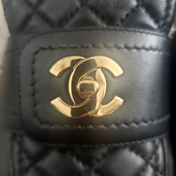 Chanel Lambskin Shearling Lined Quilted CC Turnlock Loafers 37.5 - Picture 10 of 14